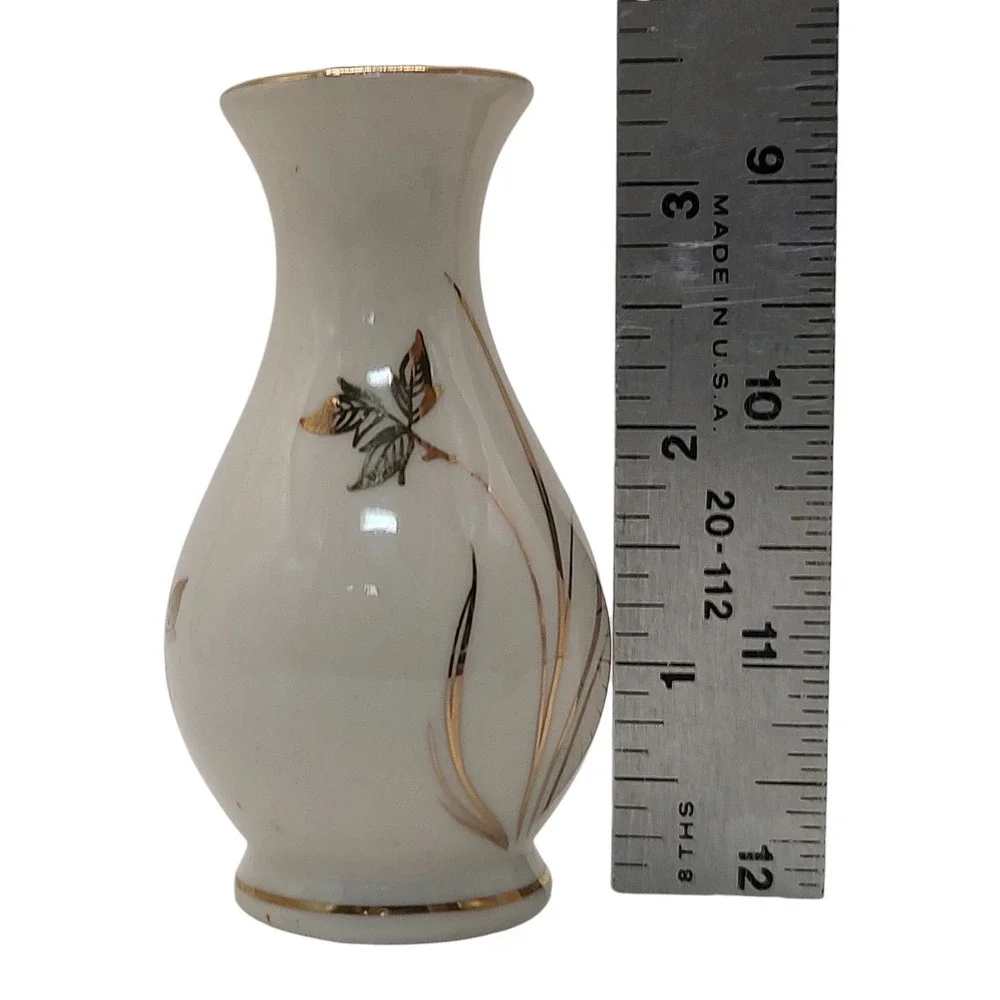 Kerafina Porzellan Vase KPM Bavaria Germany‎ Cream Gold Trim Leaves
